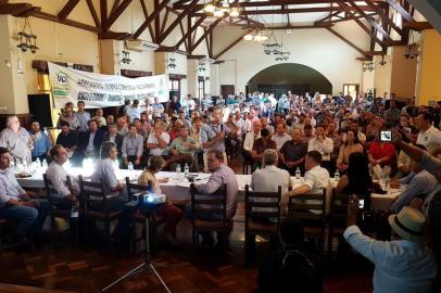 Ministra Tereza Cristina visitou cidades atingidas pelas cheias. Na foto, encontro com agricultores em Uruguaiana.