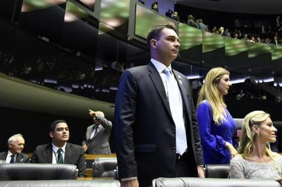 PlenÃ¡rio da CÃ¢mara dos Deputados durante sessÃ£o solene do Congresso Nacional destinada a dar posse ao presidente e ao vice-presidente da RepÃºblica.Em destaque, senador eleito, FlÃ¡vio Bolsonaro. Foto: Edilson Rodrigues/AgÃªncia Senado