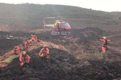  BRUMADINHO, MINAS GERAIS, BRASIL. 26/01/2019. Equipes de resgate trabalham nas buscas em região atingida pelo rompimento da barragem da Vale em Brumadinho, Minas Gerais. (Foto: PMMG/Divulgação)