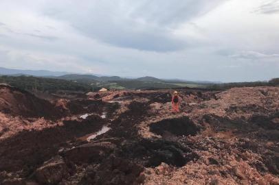  BRUMADINHO, MINAS GERAIS, BRASIL. 26/01/2019. Equipes de resgate trabalham nas buscas em região atingida pelo rompimento da barragem da Vale em Brumadinho, Minas Gerais. (Foto: PMMG/Divulgação)