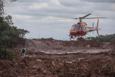  BRUMADINHO, MG, BRASIL - 2019.01.26 - Intensa lama cobre trecho do municÃ­pio de Brumadinho. HÃ¡ grande movimentaÃ§Ã£o de voluntÃ¡rios, policiais, bombeiros e curiosos no local. (Foto: ANDRÃ ÃVILA/ AgÃªncia RBS)Indexador: Andre Avila