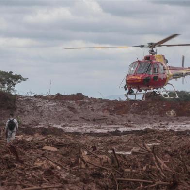  BRUMADINHO, MG, BRASIL - 2019.01.26 - Intensa lama cobre trecho do municÃ­pio de Brumadinho. HÃ¡ grande movimentaÃ§Ã£o de voluntÃ¡rios, policiais, bombeiros e curiosos no local. (Foto: ANDRÃ ÃVILA/ AgÃªncia RBS)Indexador: Andre Avila