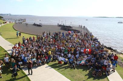  PORTO ALEGRE - BRASIL - Pokemón Go na Orla do Guaíba. (FOTO: LAURO ALVES)