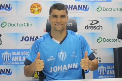 Ednei, lateral direito do Novo Hamburgo