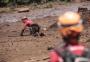 Os bombeiros que vasculham a lama de Brumadinho em busca de vítimas