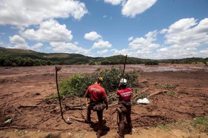 BRUMADINHO, MG, BRASIL - 2019.01.28 - Operação de buscas pelos bombeiros no Parque das Cachoeiras, em Brumadinho (Foto: ANDRÉ ÁVILA/ Agência RBS)Indexador: Andre Avila--------A barragem 1 do complexo Mina do Feijão, da mineradora Vale, na região do Córrego do Feijão,  rompeu sexta-feira 25/01/2019, em Brumadinho, Região Metropolitana de Belo Horizonte. As fotos mostram os estragos causados pela invasão  dos rejeitos de minério, lama, na região.----