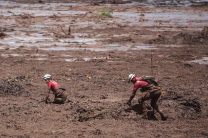  BRUMADINHO, MG, BRASIL - 2019.01.28 - Operação de buscas pelos bombeiros no Parque das Cachoeiras, em Brumadinho (Foto: ANDRÉ ÁVILA/ Agência RBS)Indexador: Andre Avila--------A barragem 1 do complexo Mina do Feijão, da mineradora Vale, na região do Córrego do Feijão,  rompeu sexta-feira 25/01/2019, em Brumadinho, Região Metropolitana de Belo Horizonte. As fotos mostram os estragos causados pela invasão  dos rejeitos de minério, lama, na região.----