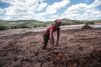  BRUMADINHO, MG, BRASIL - 2019.01.28 - Operação de buscas pelos bombeiros no Parque das Cachoeiras, em Brumadinho (Foto: ANDRÉ ÁVILA/ Agência RBS)Indexador: Andre Avila--------A barragem 1 do complexo Mina do Feijão, da mineradora Vale, na região do Córrego do Feijão,  rompeu sexta-feira 25/01/2019, em Brumadinho, Região Metropolitana de Belo Horizonte. As fotos mostram os estragos causados pela invasão  dos rejeitos de minério, lama, na região.----