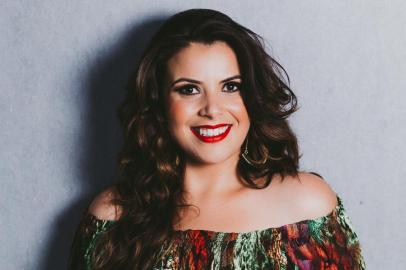 Cantora Tatiéli Bueno