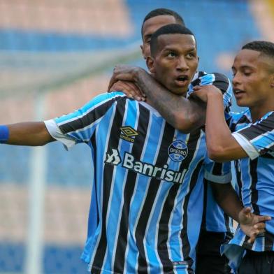  Jogador Leo Chu do GrÃªmio - RS, comemora o gol durante a partida entre GrÃªmio -RS x SÃ£o Raimundo - RR , vÃ¡lida pela Copa SÃ£o Paulo de Juniores 2019 na Arena Barueri em Barueri (SP), nesta Quinta-feira(3)Indexador: Guilherme de Souza Rodrigues