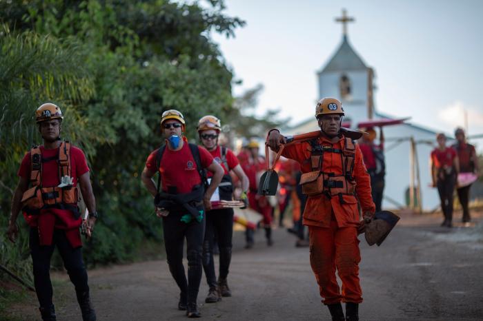 Bombeiros já localizaram sete corpos na barragem em Brumadinho - Portal  Agita