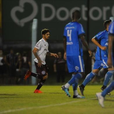  NOVO HAMBURGO, RS, BRASIL, 30/01/2018. NH x Caxias, jogo válido pela quarta rodada da primeira fase do Campeonato Gaúcho 2019, e realizado no estádio  Estádio do Vale. (Porthus Junior/Agência RBS)