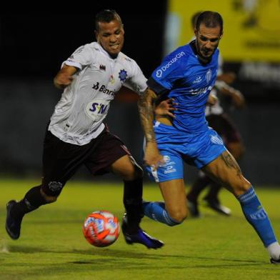  NOVO HAMBURGO, RS, BRASIL, 30/01/2018. NH x Caxias, jogo válido pela quarta rodada da primeira fase do Campeonato Gaúcho 2019, e realizado no estádio  Estádio do Vale. (Porthus Junior/Agência RBS)