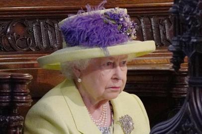 Britains Queen Elizabeth II and Britains Prince Philip, Duke of Edinburgh (R) during the wedding ceremony of Britains Prince Harry, Duke of Sussex and US actress Meghan Markle in St Georges Chapel, Windsor Castle, in Windsor, on May 19, 2018. / AFP PHOTO / POOL / Jonathan Brady