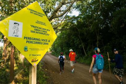  SANTO ANTÔNIO DA PATRULHA, RS, BRASIL, 30-01-2019. Caminho gaúcho de Santiago. Grupo percorre trjaeto de 19 km. (FOTO ANDRÉA GRAIZ/AGÊNCIA RBS).Indexador: Anderson Fetter