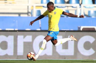 Brasil x Colo¿mbia pelo primeiro jogo do Hexagonal final do Sul-americano Sub-20. Na foto, o lateral-direito Emerson.  Lucas Figueiredo/CB