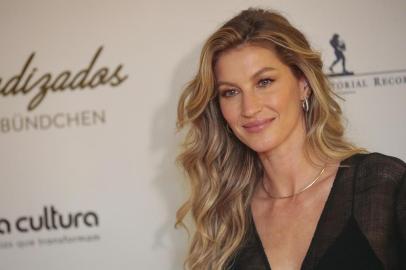  PORTO ALEGRE, RS, BRASIL,11/11/2018 - Cobertura da sessão de autógrafos da Gisele Bündchen na livraria Cultura. (FOTOGRAFO: ANDRÉ ÁVILA / AGENCIA RBS)