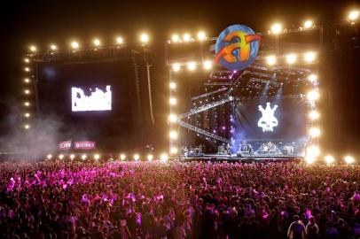  XANGRILÁ, RS, BRASIL, 02/02/2019: Público lota a pista no segundo dia de shows do Planeta Atlântida 2019. (CAMILA DOMINGUES/AGÊNCIA RBS)