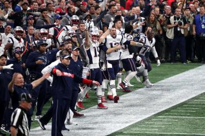 Super Bowl LIII - New England Patriots v Los Angeles RamsATLANTA, GEORGIA - FEBRUARY 03: Tom Brady #12 and Chris Hogan #15 of the New England Patriots celebrate a missed field goal late in the fourth quarter against the Los Angeles Ramsduring Super Bowl LIII at Mercedes-Benz Stadium on February 03, 2019 in Atlanta, Georgia.   Streeter Lecka/Getty Images/AFPEditoria: SPOLocal: AtlantaIndexador: STREETER LECKASecao: American FootballFonte: GETTY IMAGES NORTH AMERICAFotógrafo: STF