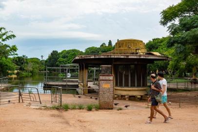  PORTO ALEGRE, RS - BRASIL -  01/02/2019 - A área do Café do Lago, no Parque da Redenção, segue abandonada após quatro anos da data em que o último permissionário entregou o local. (OMAR FREITAS / AGÊNCIA RBS)