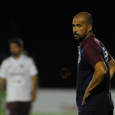  NOVO HAMBURGO, RS, BRASIL, 30/01/2018. NH x Caxias, jogo válido pela quarta rodada da primeira fase do Campeonato Gaúcho 2019, e realizado no estádio  Estádio do Vale. (Porthus Junior/Agência RBS)