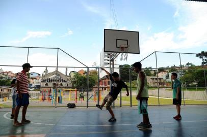  CAXIAS DO SUL, RS, BRASIL (01/02/2019)Moradores apreveitam o novo complexo culturall, esportivo e de lazer na rua Raimundo Magnabosco no bairro Cidade Nova. (Antonio Valiente/Agência RBS)