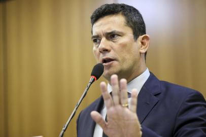  Sergio Moro fala à imprensa sobre o Projeto de Lei AnticrimeO ministro da Justiça e Segurança Pública, Sergio Moro, durante entrevista coletiva, após reunião com governadores e secretários estaduais de Segurança Pública para apresentar o Projeto de Lei Anticrime.Foto: Marcelo Camargo/Agência Brasil