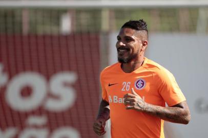  PORTO ALEGRE, RS, BRASIL - 05/02/2019 - Atacante peruano do Inter, Paolo Guerrero treina pela primeira vez no CT Parque Gigante.