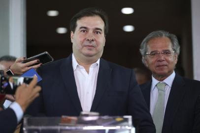  Guedes recebe Rodrigo Maia para reunião sobre a reforma da PrevidênciaO presidente da Câmara dos Deputados, Rodrigo Maia, e o ministro da Economia, Paulo Guedes, após reunião.Foto: Valter Campanato/Agência Brasil 