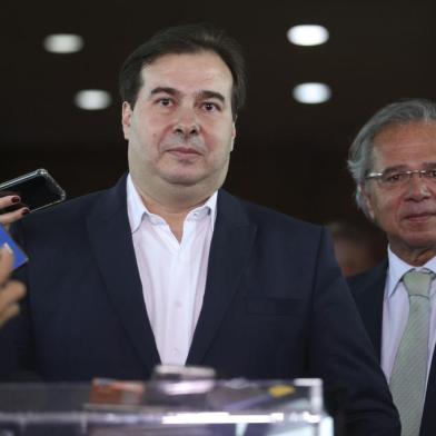  Guedes recebe Rodrigo Maia para reunião sobre a reforma da PrevidênciaO presidente da Câmara dos Deputados, Rodrigo Maia, e o ministro da Economia, Paulo Guedes, após reunião.Foto: Valter Campanato/Agência Brasil 