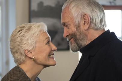 A Esposa, filme com Glen Close e Jonathan Pryce 