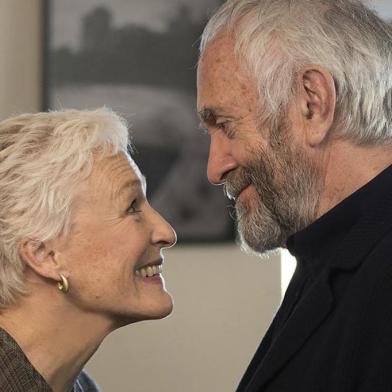 A Esposa, filme com Glen Close e Jonathan Pryce 