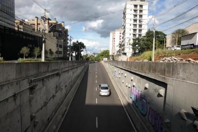  PORTO ALEGRE, RS, BRASIL - 2019.01.21 - Ainda faltam detalhes na trincheira da Anita Garibaldi. (Fotos: ANDRÉ ÁVILA/ Agência RBS)