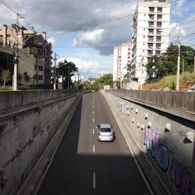  PORTO ALEGRE, RS, BRASIL - 2019.01.21 - Ainda faltam detalhes na trincheira da Anita Garibaldi. (Fotos: ANDRÉ ÁVILA/ Agência RBS)