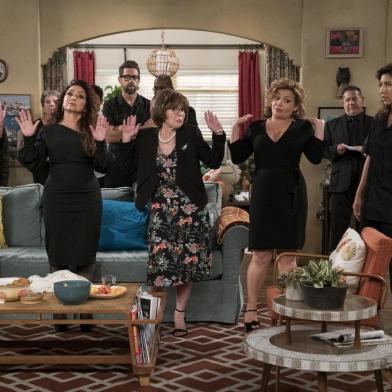 ONE DAY AT A TIME, Melissa Fumero, Gloria Estefan, Rita Moreno,  Justina Machado, Stephanie Beatriz, terceira temporada