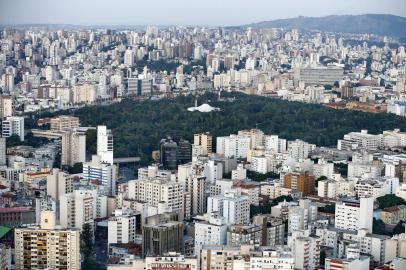  PORTO ALEGRE, RS, BRASIL, 18-04-2016: Fotos aéreas de Porto Alegre em sobrevoo de helicóptero. Na foto, Parque da Redenção (Parque Farroupilha) (FOTO FÉLIX ZUCCO/AGÊNCIA RBS, Editoria de Imagem).