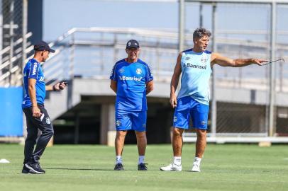 Treino do Grêmio - Auxiliar Victor Hugo Signorelli junto ao técnico Renato Portaluppi e o preparador Rogério Dias