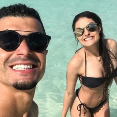 egidio, lateral-esquerdo do cruzeiro, em foto nas bahamas, quando gravou um vídeo que viralizou, e deu origem a canção piscininha, amor, de Wladi Gama. 