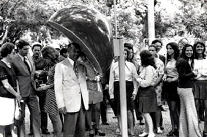  Inauguração do 1º Orelhão em Porto Alegre, 1973.