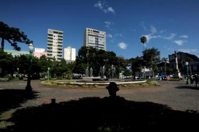  CAXIAS DO SUL, RS, BRASIL, 08/02/2019Céu azul na manhã de Caxias. Os termômetros marcam 24 graus. (Lucas Amorelli/Agência RBS)