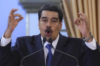  Venezuelan President Nicolas Maduro delivers a speech in Caracas on February 8, 2018. - Venezuelan President Nicolas Maduro vowed on Friday not to let in fake aid from the United States requested by opposition leader Juan Guaido, which is being stockpiled at the border with Colombia. (Photo by Juan BARRETO / AFP)Editoria: WARLocal: CaracasIndexador: JUAN BARRETOSecao: governmentFonte: AFPFotógrafo: STF