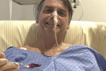  Jair Bolsonaro comendo gelatina