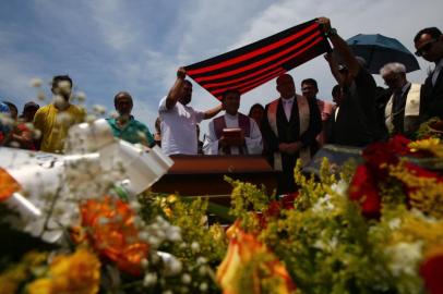 enterro Flamengo incêndio ninho do urubu