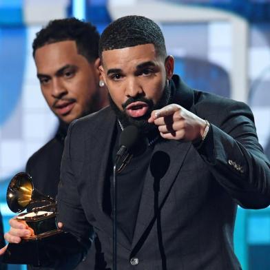  Canadian rapper Drake accepts the award for Best Rap Song for Gods Plan during the 61st Annual Grammy Awards on February 10, 2019, in Los Angeles. (Photo by Robyn Beck / AFP)Editoria: ACELocal: Los AngelesIndexador: ROBYN BECKSecao: musicFonte: AFPFotógrafo: STF