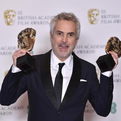 Mexican director Alfonso Cuaron poses with the awards for a Director and for Best Film for Roma at the BAFTA British Academy Film Awards at the Royal Albert Hall in London on February 10, 2019 (Photo by Ben STANSALL / AFP)