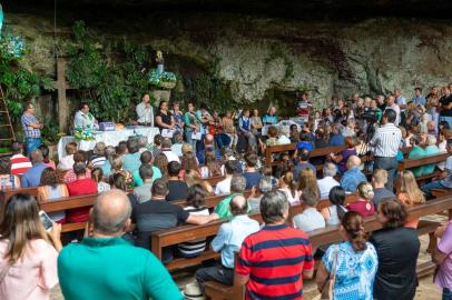 Prefeito Daniel Guerra e secretários municipais participam do Gabinete Itinerante na Gruta da 3ª Légua.