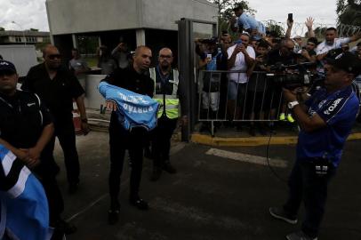  PORTO ALEGRE, RS, BRASIL, 13.02.2019. Atacantes Diego Tardelli desembarcou no Aeroporto Salgado Filho nesta quarta-feira.FOTO: MATEUS BRUXEL/AGÊNCIA RBS