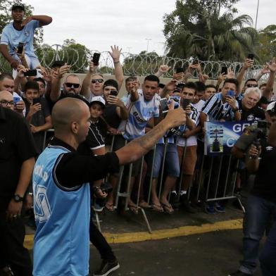  PORTO ALEGRE, RS, BRASIL, 13-02-2019: Chegada do novo jogador do Grêmio Diego Tardelli por acesso ao Aeroporto Salgado Filho na avenida Sertório. (Foto: Mateus Bruxel / Agência RBS)