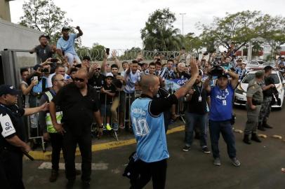  PORTO ALEGRE, RS, BRASIL, 13-02-2019: Chegada do novo jogador do Grêmio Diego Tardelli por acesso ao Aeroporto Salgado Filho na avenida Sertório. (Foto: Mateus Bruxel / Agência RBS)