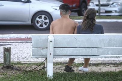  CAPÃO DA CANOA, RS, BRASIL, 07.02.2019. Para evitar vandalismo, prefeitura de Capão da Canoa acorrenta bancos.FOTO: ISADORA NEUMANN/AGÊNCIA RBSIndexador: ISADORA NEUMANN